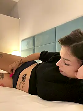 Piggiteablacktea online show from 11, 11, 2025