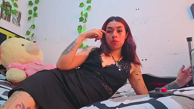 lucywhite13 online show from 22, 4, 2026