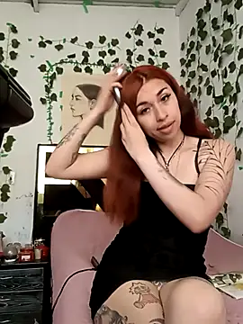 lucywhite13 online show from 28, 11, 2025