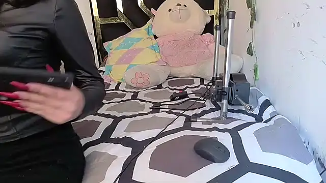 lucywhite13 online show from 20, 3, 2026