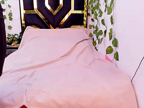 lucywhite13 online show from 17, 10, 2025