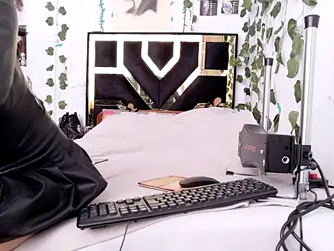 lucywhite13 online show from 12, 11, 2025