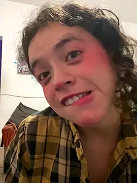 Snapshot of Lucy_YupiSweet chatting on 31, 10, 2025 Lucy YupiSweet online show from 31, 10, 2025