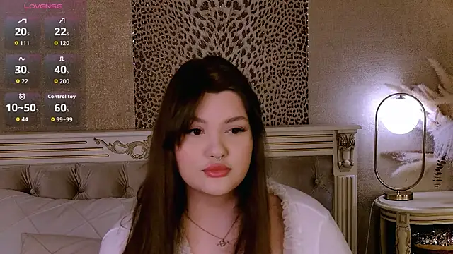 EmilyHyde online show from 7, 4, 2026