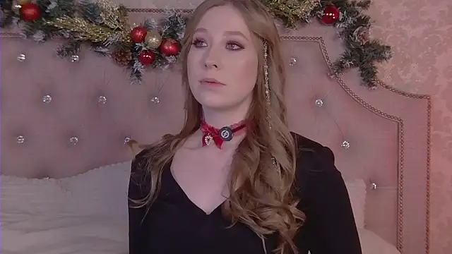 Snapshot of MiaEuphoria_ chatting on 23, 12, 2025 MiaEuphoria online show from 23, 12, 2025