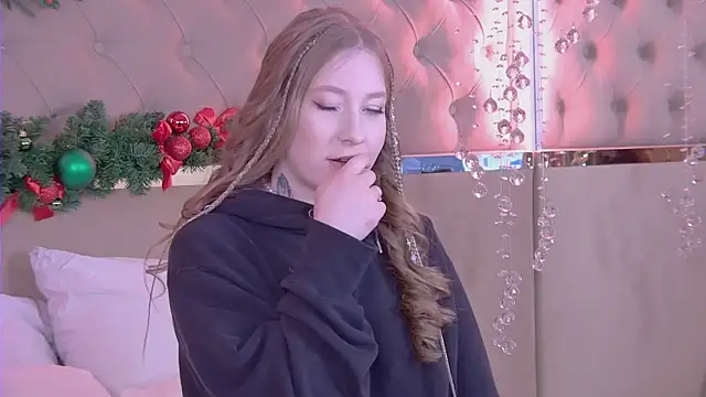 Snapshot of MiaEuphoria_ chatting on 22, 12, 2025 MiaEuphoria online show from 22, 12, 2025