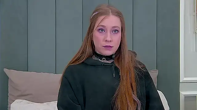 Snapshot of MiaEuphoria_ chatting on 2, 12, 2025 MiaEuphoria online show from 2, 12, 2025