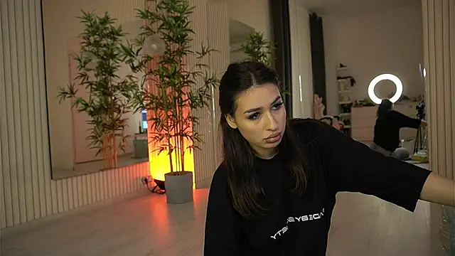 EmmaBlanco online show from 4, 12, 2025