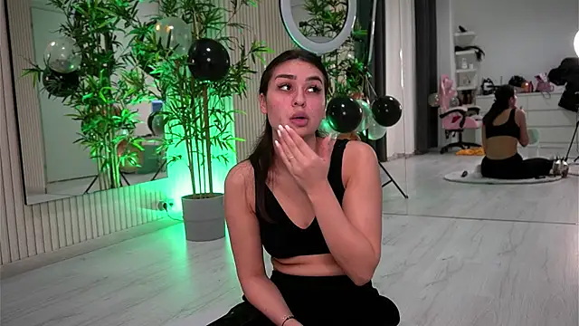 EmmaBlanco online show from 31, 10, 2025