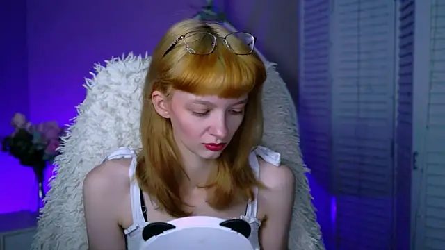 MollyJiggles online show from 5, 10, 2025