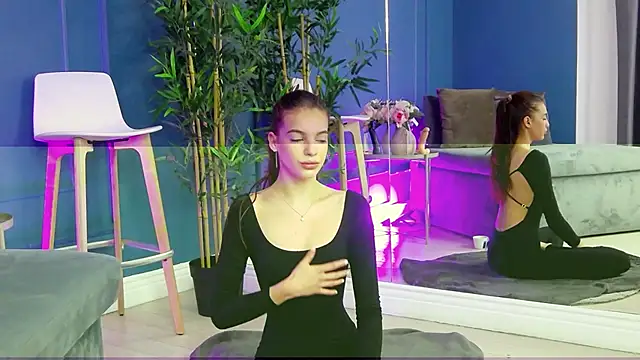 KimmDaviss online show from 5, 11, 2025