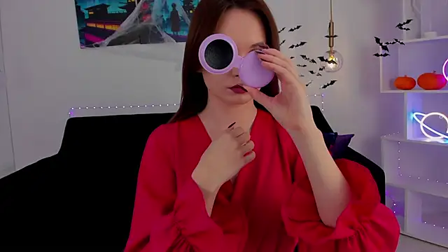 KiraHolli online show from 28, 10, 2025