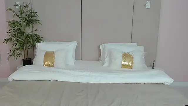 KiraHolli online show from 16, 10, 2025