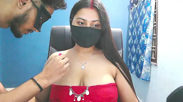 Snapshot of SassyWildCouple chatting on 9, 10, 2025 SassyWildCouple online show from 9, 10, 2025