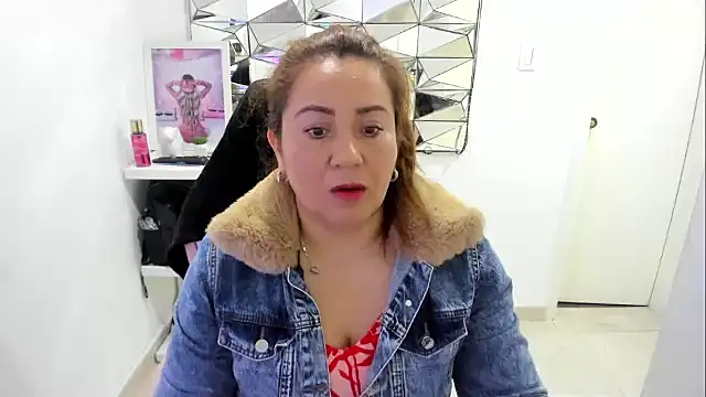 Snapshot of camixxx_m chatting on 7, 5, 2026 camixxx m online show from 7, 5, 2026