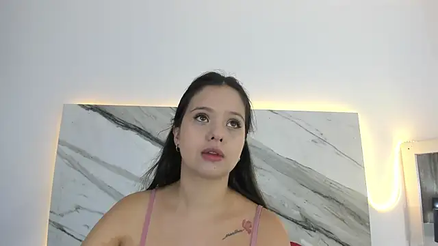 Snapshot of thamiina_ chatting on 28, 9, 2025 thamiina online show from 28, 9, 2025