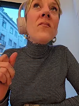 sarahpearlx online show from 22, 12, 2025