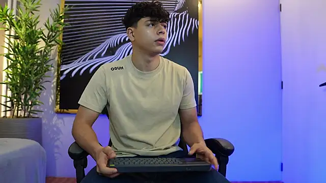 Snapshot of Ethan_occonor chatting on 13, 11, 2025 Ethan occonor online show from 13, 11, 2025