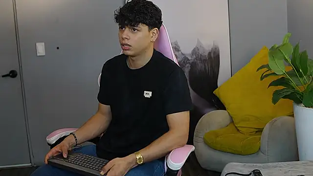 Snapshot of Ethan_occonor chatting on 18, 10, 2025 Ethan occonor online show from 18, 10, 2025