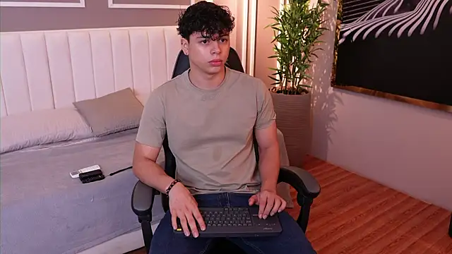 Snapshot of Ethan_occonor chatting on 23, 10, 2025 Ethan occonor online show from 23, 10, 2025