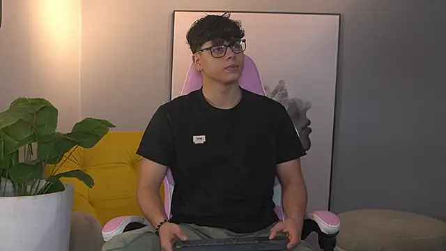 Snapshot of Ethan_occonor chatting on 8, 11, 2025 Ethan occonor online show from 8, 11, 2025