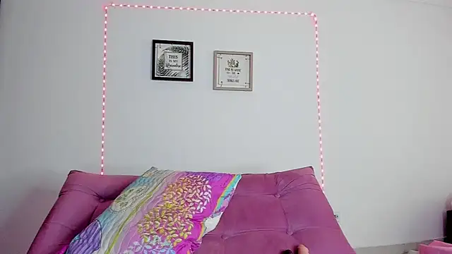 selena jhonson online show from 22, 4, 2026