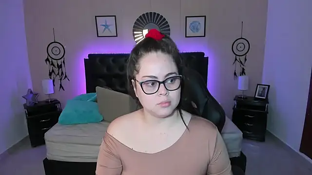 LolaVillalobos online show from 2, 2, 2026