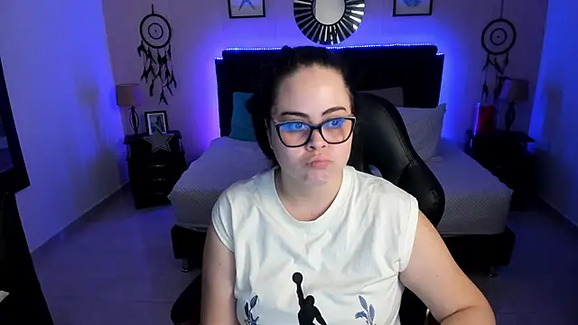 Snapshot of LolaVillalobos chatting on 13, 5, 2026 LolaVillalobos online show from 13, 5, 2026