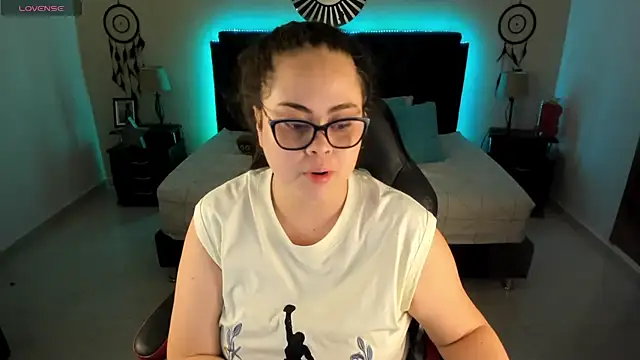Snapshot of LolaVillalobos chatting on 12, 6, 2026 LolaVillalobos online show from 12, 6, 2026