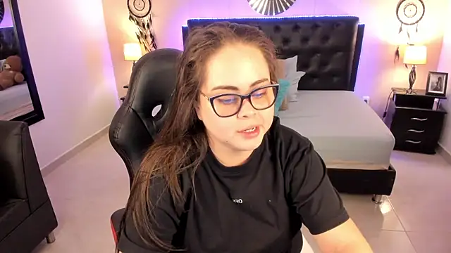 Snapshot of LolaVillalobos chatting on 6, 5, 2026 LolaVillalobos online show from 6, 5, 2026