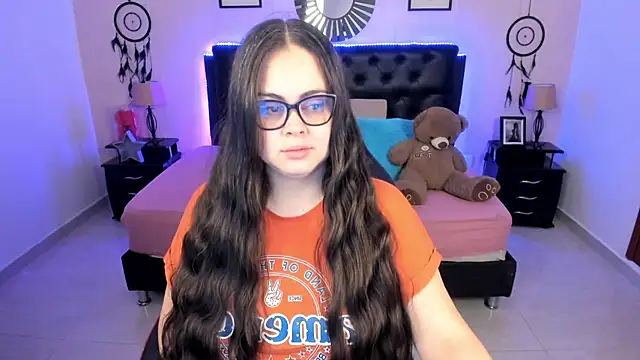Snapshot of LolaVillalobos chatting on 28, 4, 2026 LolaVillalobos online show from 28, 4, 2026