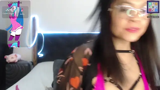 Snapshot of missdiamond2 chatting on 12, 9, 2025 missdiamond2 online show from 12, 9, 2025