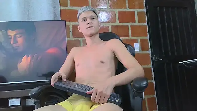 Twinkcock22 online show from 2, 3, 2026