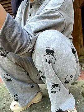 Snapshot of PhuongNhi21 chatting on 23, 11, 2025 PhuongNhi21 online show from 23, 11, 2025