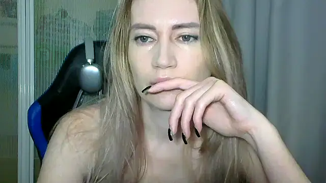 JessFoxxx online show from 2, 11, 2025