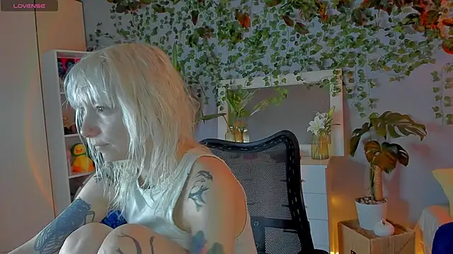 Snapshot of tattoo_art_baby chatting on 17, 6, 2026 tattoo art baby online show from 17, 6, 2026