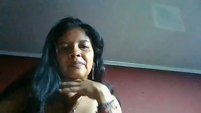 Snapshot of DianaOchoa_ chatting on 5, 7, 2026 DianaOchoa online show from 5, 7, 2026