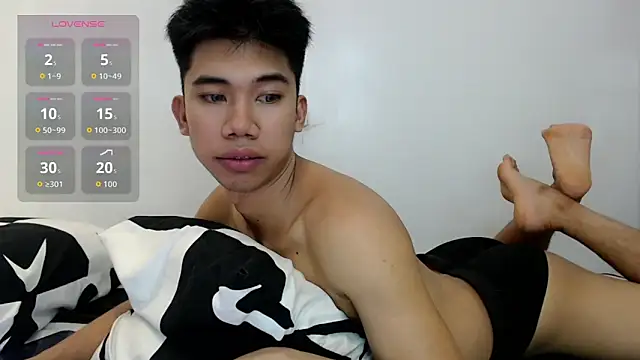 Snapshot of Ur_pinoyhotbrix chatting on 14, 10, 2025 Ur pinoyhotbrix online show from 14, 10, 2025