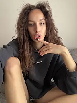 goodgirldevil online show from 18, 11, 2025