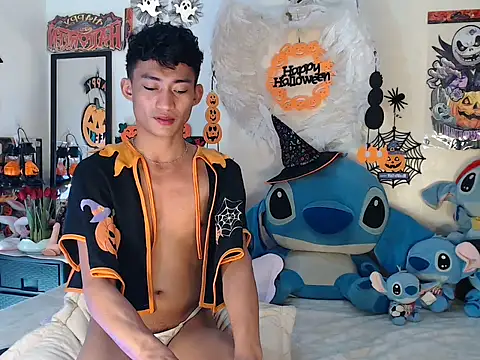 Snapshot of good_boy_in_bed chatting on 4, 11, 2025 good boy in bed online show from 4, 11, 2025