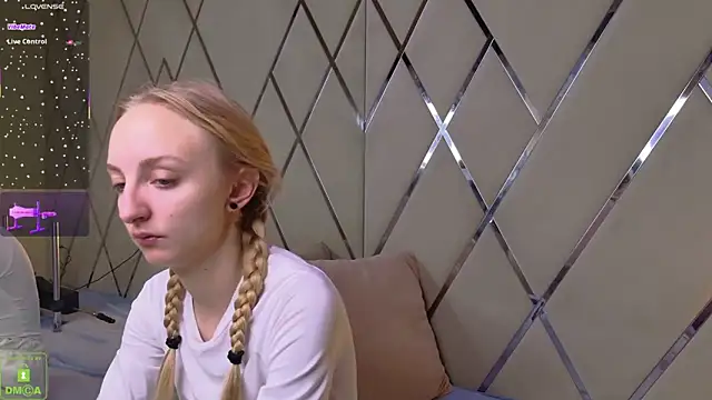 maya snow online show from 17, 12, 2025