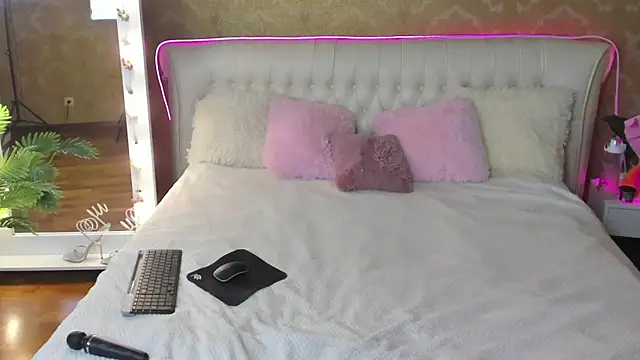 RosieBlossom online show from 16, 9, 2025