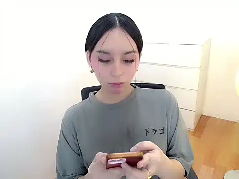 holly tabby online show from 11, 9, 2025