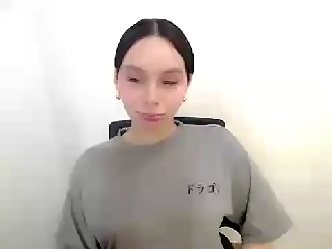 holly tabby online show from 31, 10, 2025