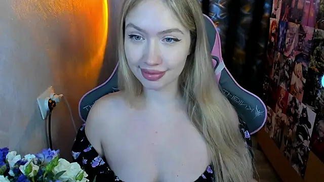 Snapshot of NicoleRiccii chatting on 10, 11, 2025 NicoleRiccii online show from 10, 11, 2025