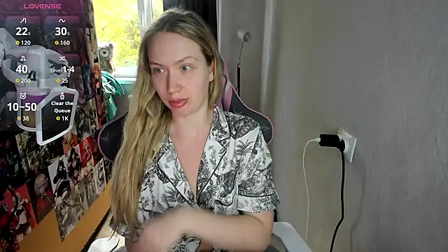 Snapshot of NicoleRiccii chatting on 10, 10, 2025 NicoleRiccii online show from 10, 10, 2025