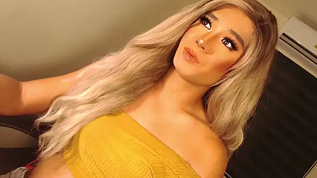 SissifyMeNow online show from 25, 10, 2025