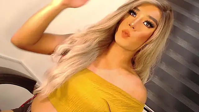 SissifyMeNow online show from 6, 11, 2025