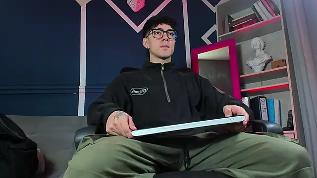 etham wolf  online show from 20, 12, 2025