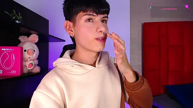 Ezra Storm online show from 4, 2, 2026